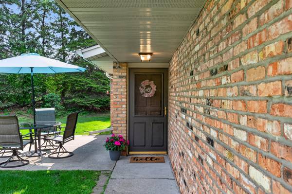 9601 Lonsdale CIR, Minnetonka, MN 55305