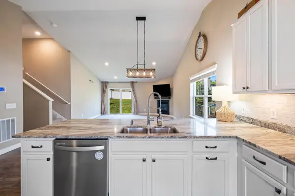 7737 205th ST W, Lakeville, MN 55044
