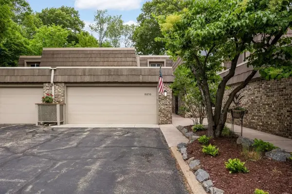 10250 Berkshire RD, Bloomington, MN 55437