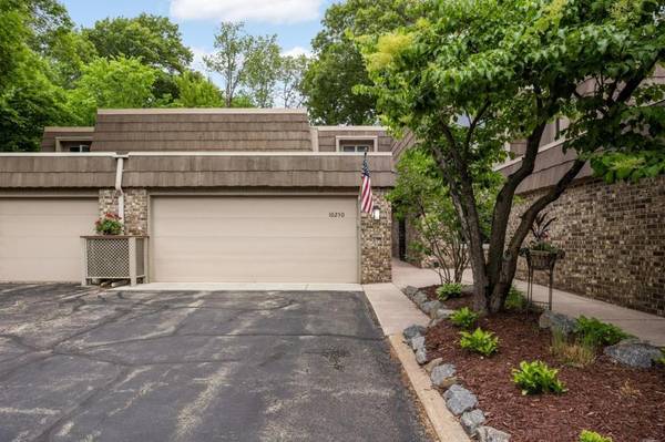 10250 Berkshire RD, Bloomington, MN 55437