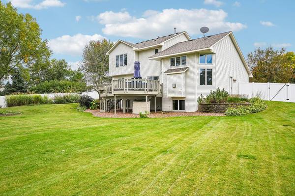 1075 Fallbrook LN, Woodbury, MN 55125
