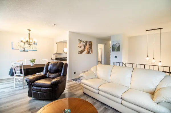 2817 Wimbledon RDG, Woodbury, MN 55125
