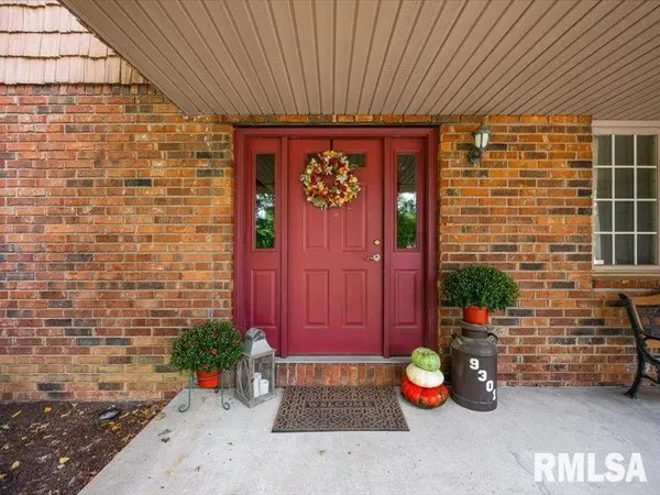 9301 N FRYE RD, Peoria, IL 61615