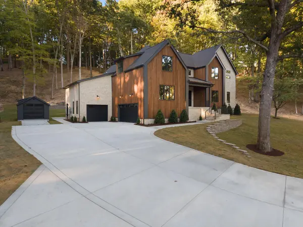 3740 Bear Creek Rd, Thompsons Station, TN 37179