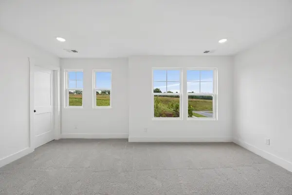 2595 Peaceful Valley Dr, Columbia, TN 38401