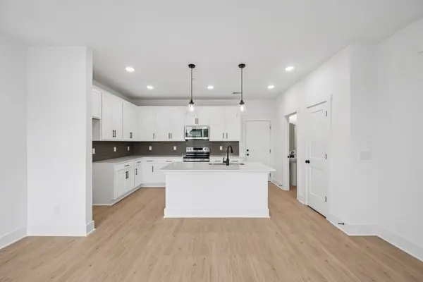 2595 Peaceful Valley Dr, Columbia, TN 38401