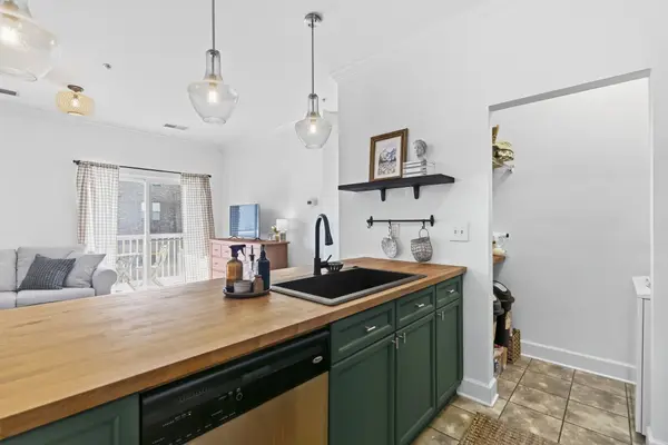 7009 Lenox Village Dr #302, Nashville, TN 37211