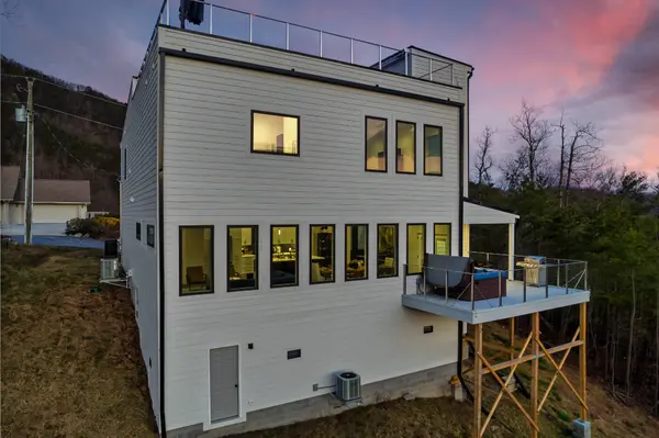 713 John Sevier Dr, Sevierville, TN 37876