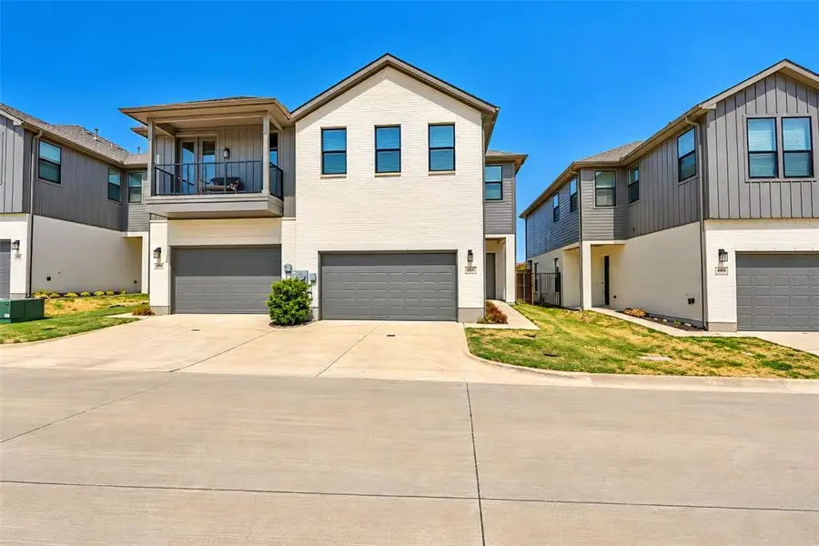 6308 Oakbend Circle, Fort Worth, TX 76132