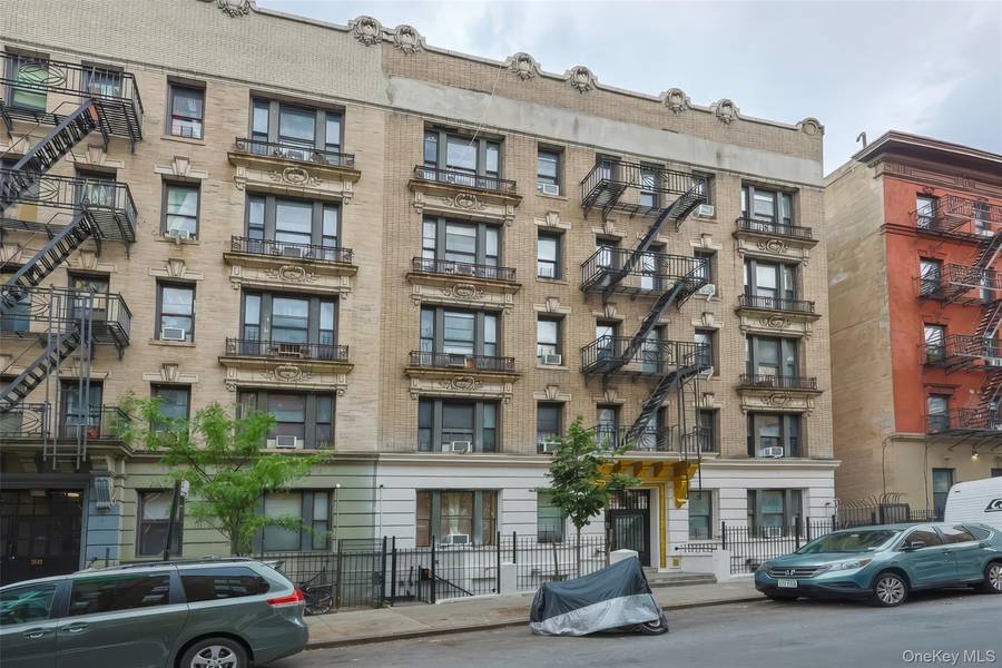 512 W 180th ST, New York (manhattan), NY 10033