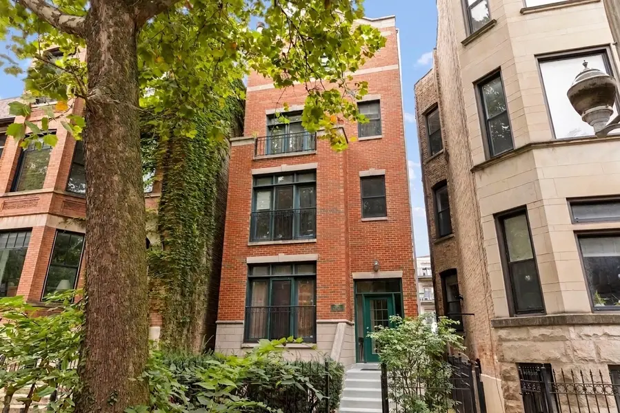 3534 N Reta AVE #3, Chicago, IL 60657