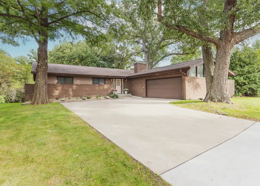 5317 36th Avenue CT, Moline, IL 61265