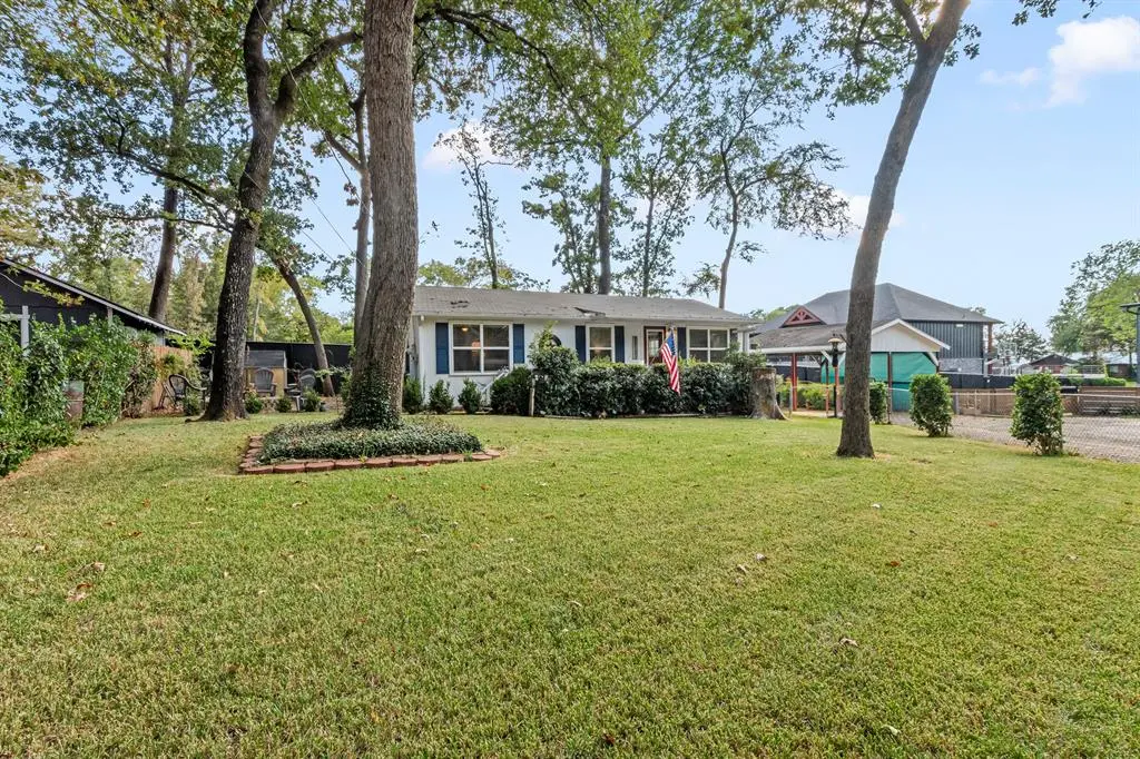 303 S Bay Circle, Mabank, TX 75156