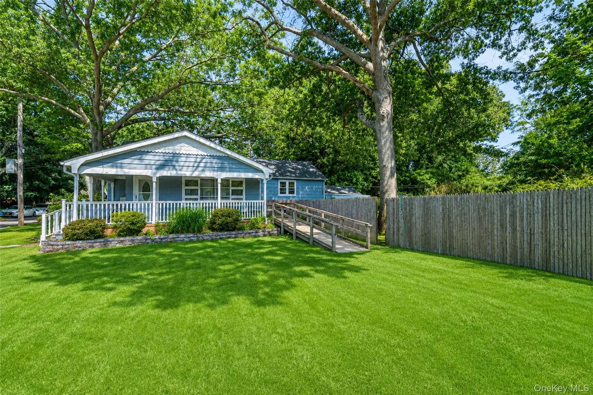 3 Curtis DR, Sound Beach, NY 11789