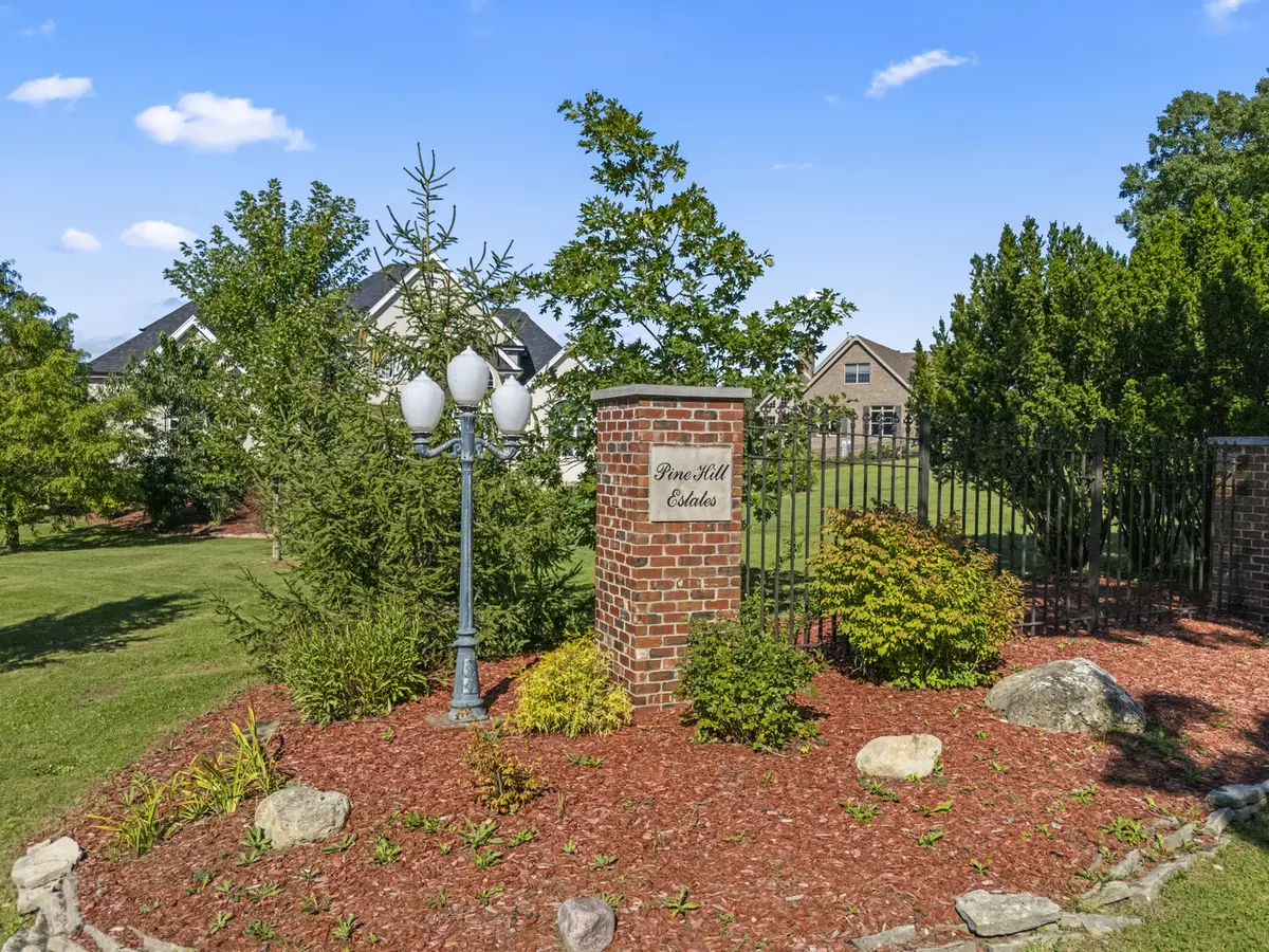 16604 Pine Hill DR, Homer Glen, IL 60491