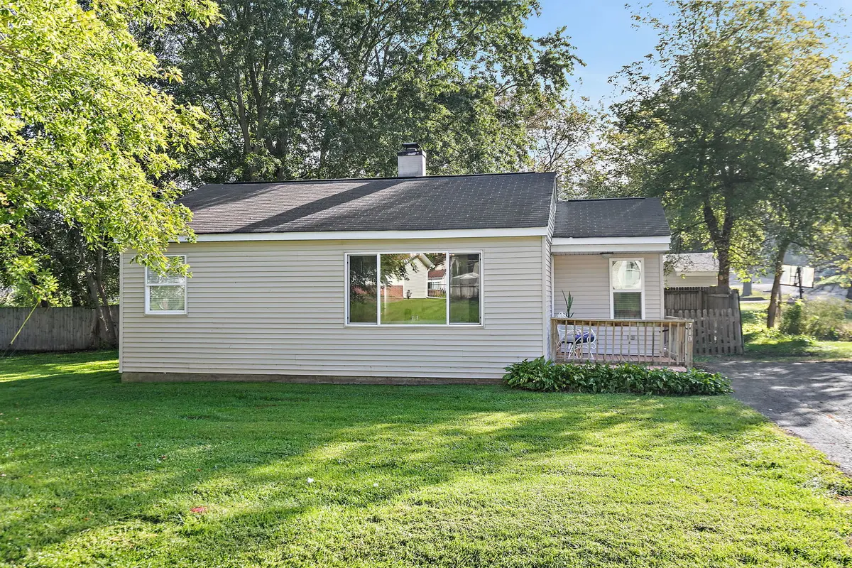 710 W Pheasant TRL, Mchenry, IL 60051