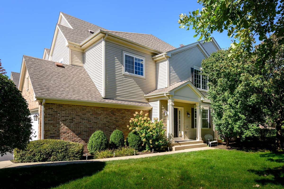 6080 Halloran LN, Hoffman Estates, IL 60192