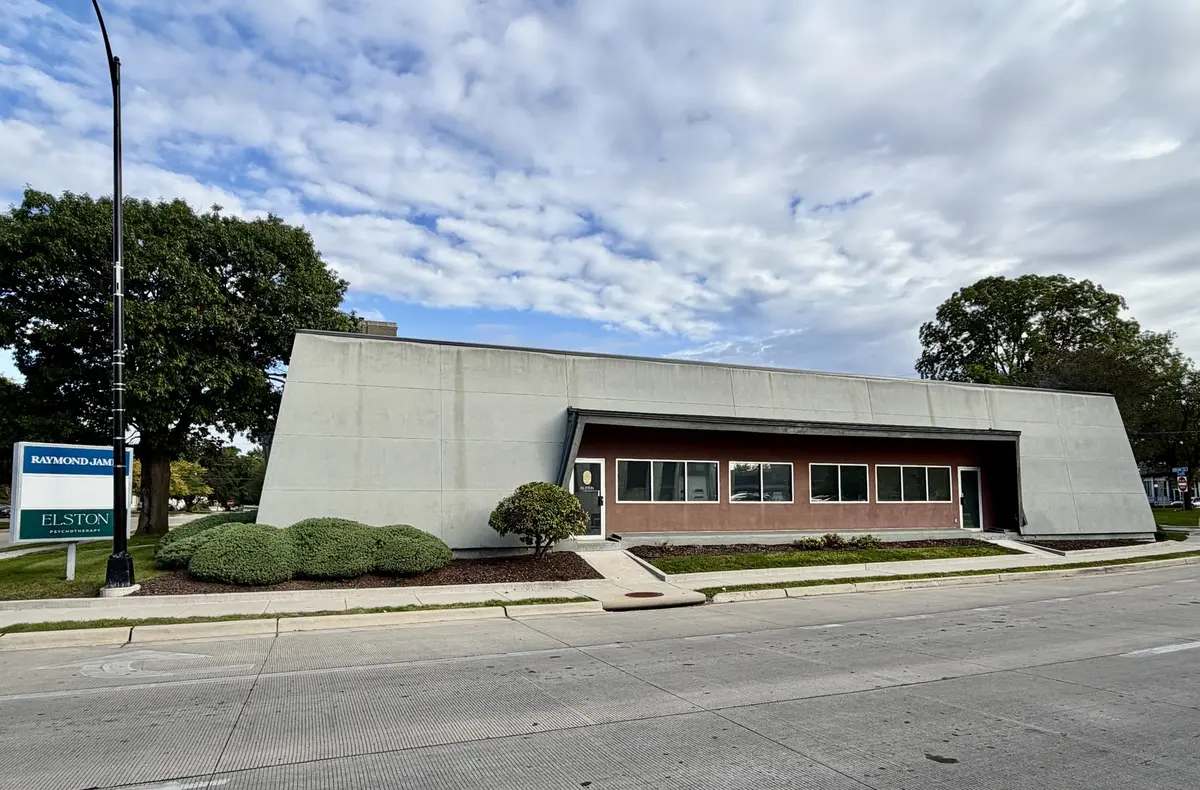 402 2nd AVE, Sterling, IL 61081