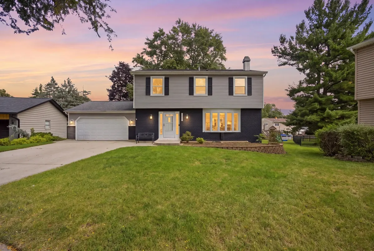 1419 N Madlock CT, Elgin, IL 60123