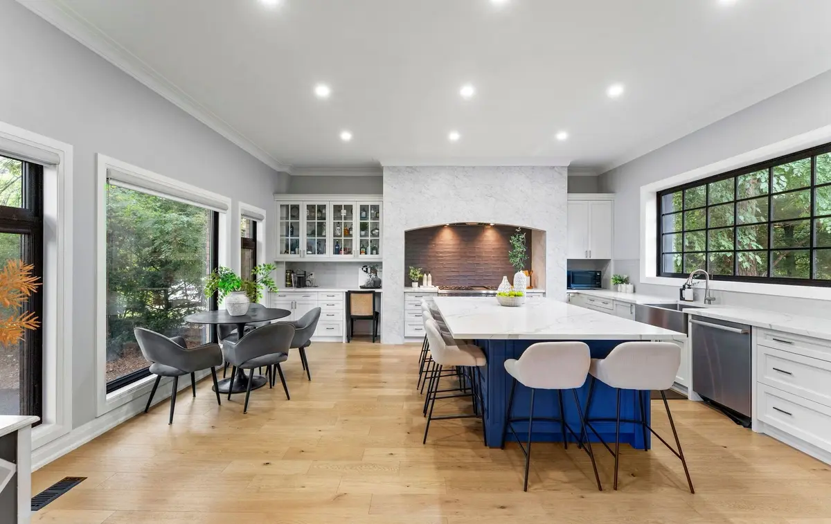 1617 Islington AVE, Toronto W08, ON M9A 3M8