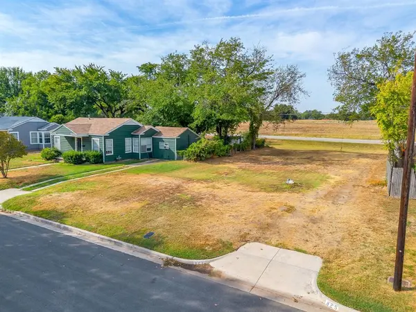 825 Edgefield Road, Fort Worth, TX 76107
