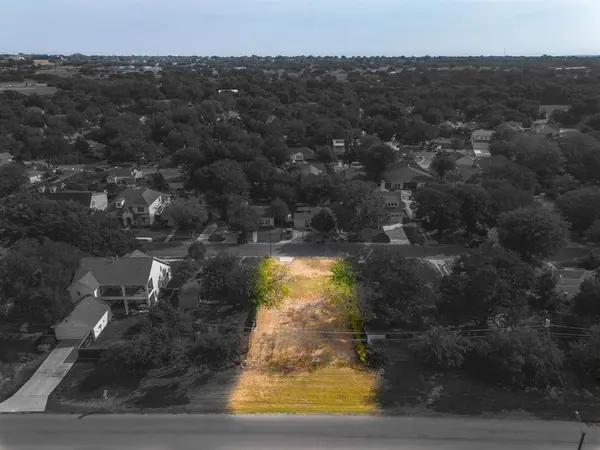 825 Edgefield Road, Fort Worth, TX 76107
