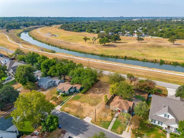 825 Edgefield Road, Fort Worth, TX 76107
