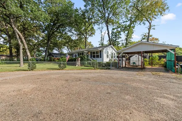 303 S Bay Circle, Mabank, TX 75156