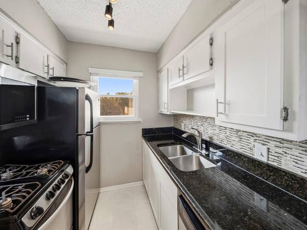 2401 Manor RD #222, Austin, TX 78722