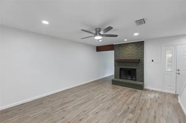 818 Banister LN #818, Austin, TX 78704