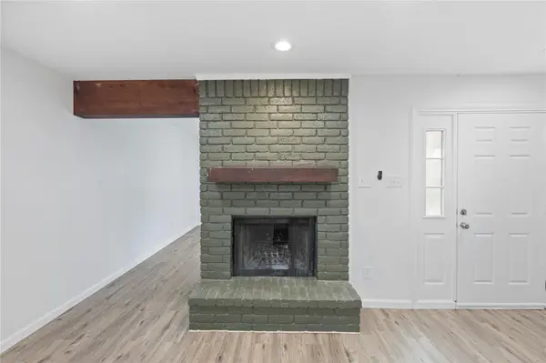 818 Banister LN #818, Austin, TX 78704