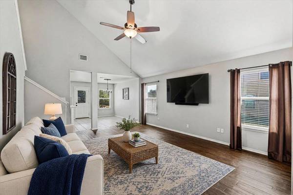211 Falcon LN, Leander, TX 78641