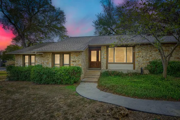 118 Phalarope DR, Buda, TX 78610