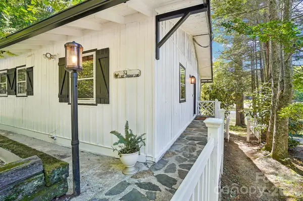 52 Lake Jordan DR, Flat Rock, NC 28731