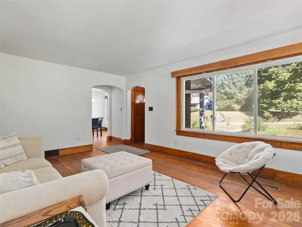 654 Ratcliff Cove RD, Waynesville, NC 28786