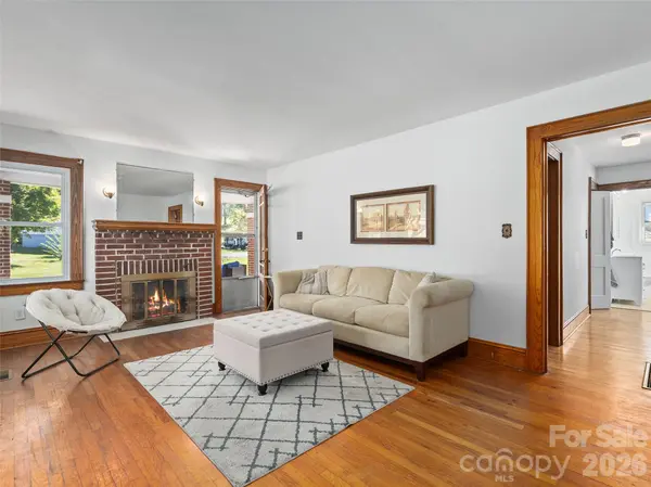 654 Ratcliff Cove RD, Waynesville, NC 28786