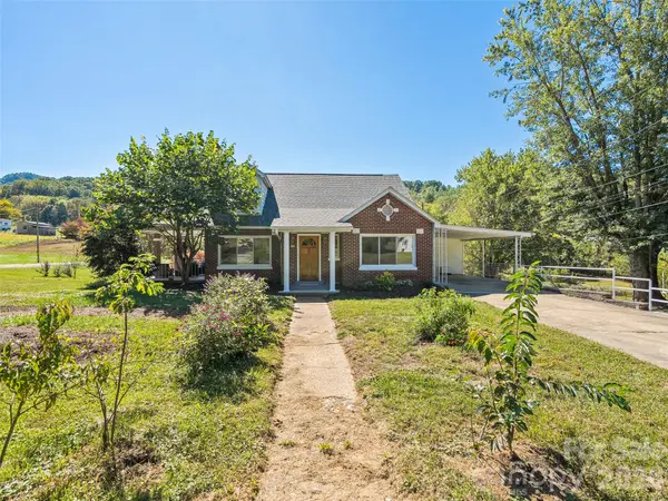 654 Ratcliff Cove RD, Waynesville, NC 28786