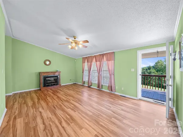 456 Tempie Mountain RD, Spruce Pine, NC 28777