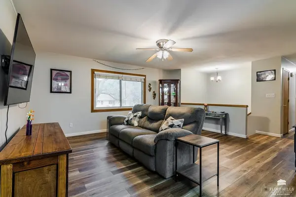 3216 Ella LN, Manhattan, KS 66502