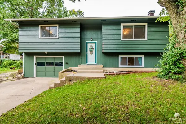 3216 Ella LN, Manhattan, KS 66502
