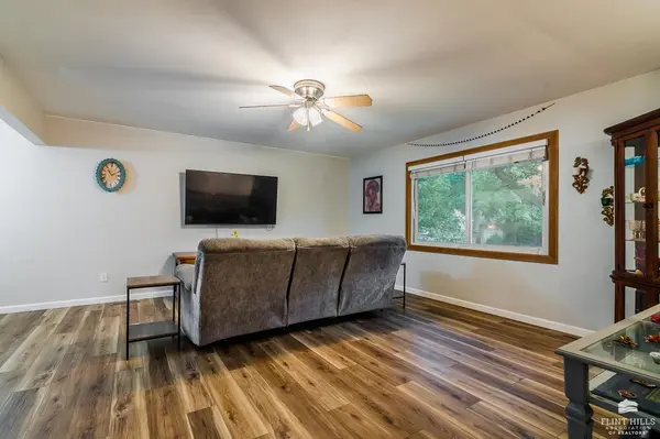 3216 Ella LN, Manhattan, KS 66502