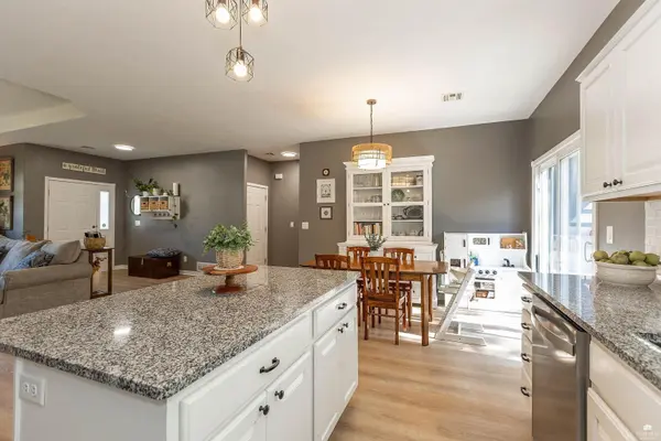 933 Highland Ridge DR, Manhattan, KS 66503