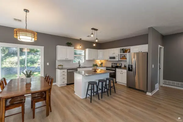 933 Highland Ridge DR, Manhattan, KS 66503