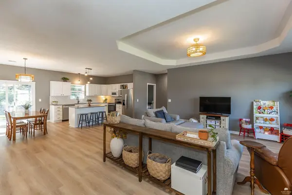 933 Highland Ridge DR, Manhattan, KS 66503