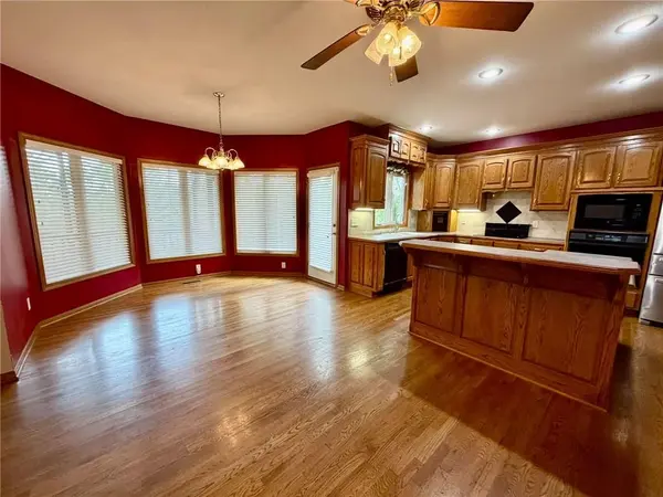 2514 SW Wintervalley CT, Lee's Summit, MO 64081