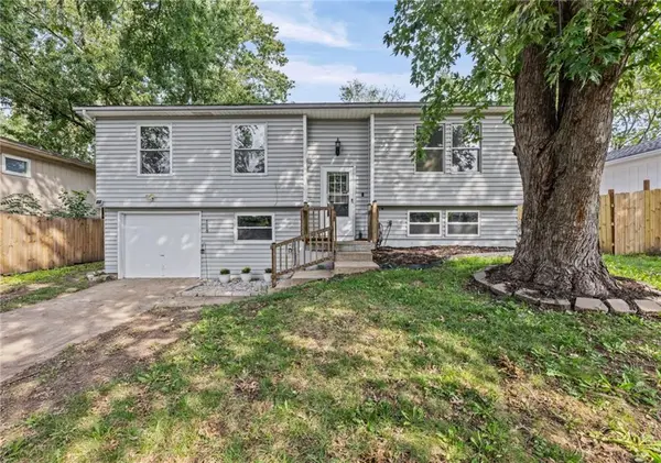 108 W McDonald ST, Edgerton, KS 66021