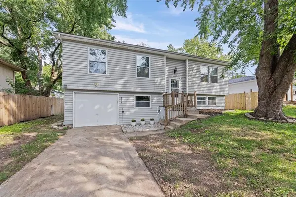 108 W McDonald ST, Edgerton, KS 66021