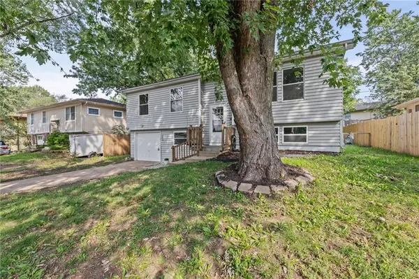 108 W McDonald ST, Edgerton, KS 66021