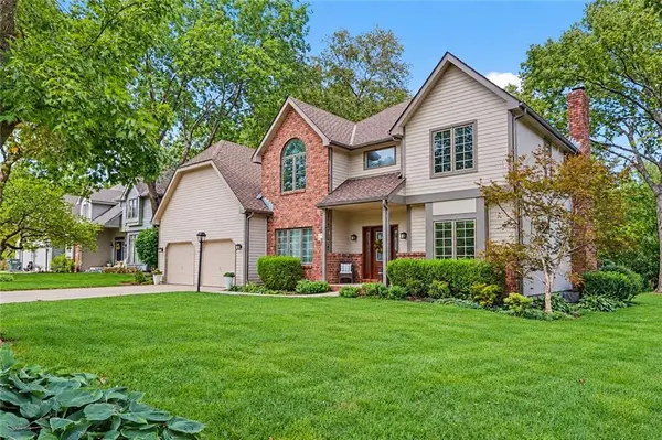 4708 Muirfield DR, Lawrence, KS 66047