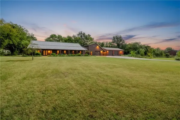 253 SE 13 HWY, Warrensburg, MO 64093